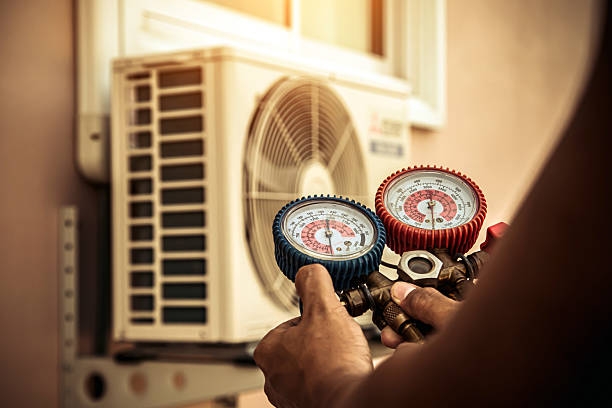 Professional Hvac technician working in Aberdeen, ID